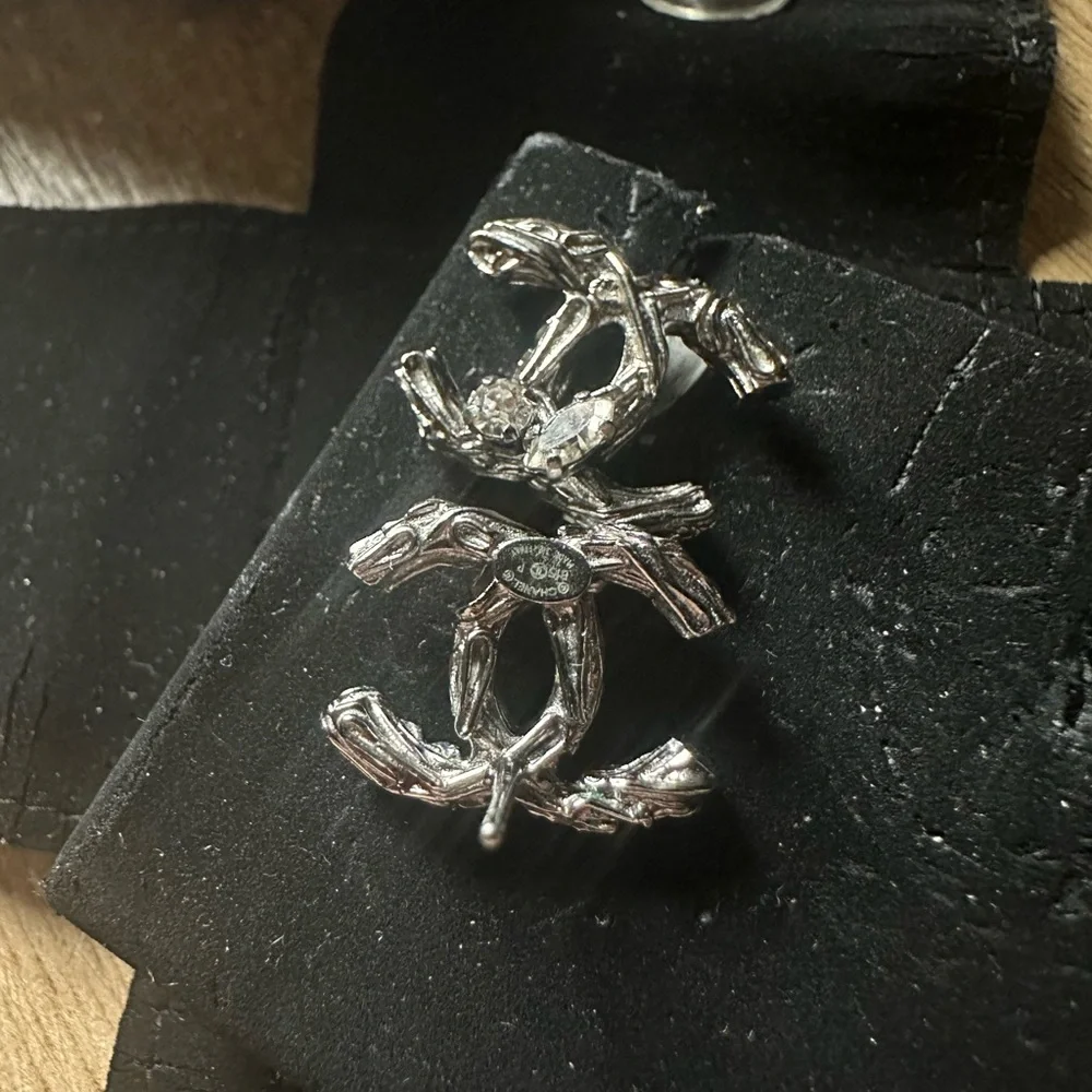 Coco Chanel CC B15P Stud Earrings - Picture 5 of 6